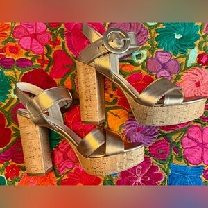 Nero Giardini Gold Leather Platform Open Shoes / Sandals